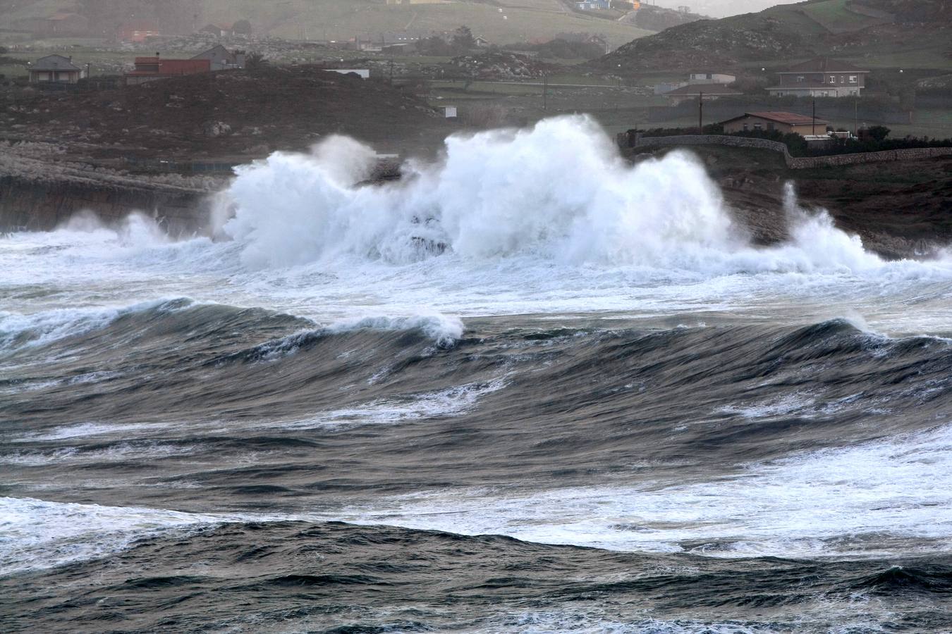 Cantabria, en alerta naranja por el fuerte oleaje