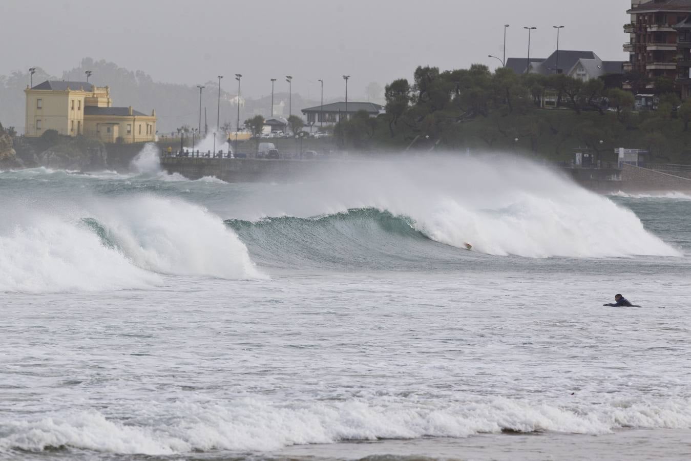 Cantabria, en alerta naranja por el fuerte oleaje