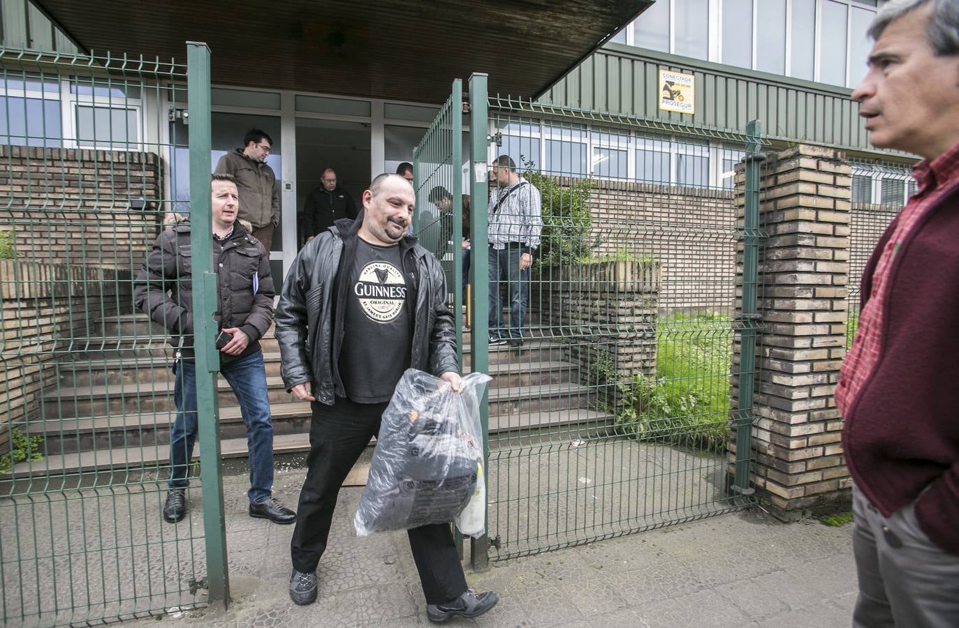 Los trabajadores de Ecomasa reciben las cartas de despido