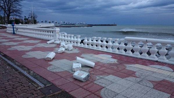 Daños provocados por las olas en Castro Urdiales