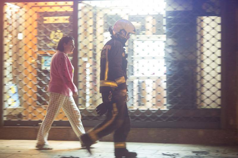 Un incendio desata el pánico en un edificio de Camilo Alonso Vega