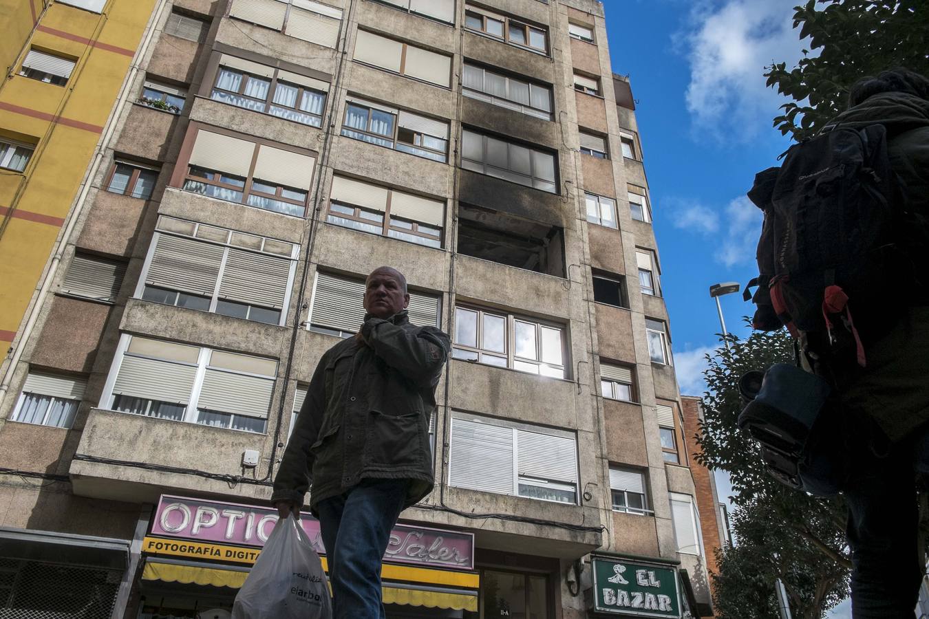 Un incendio desata el pánico en un edificio de Camilo Alonso Vega