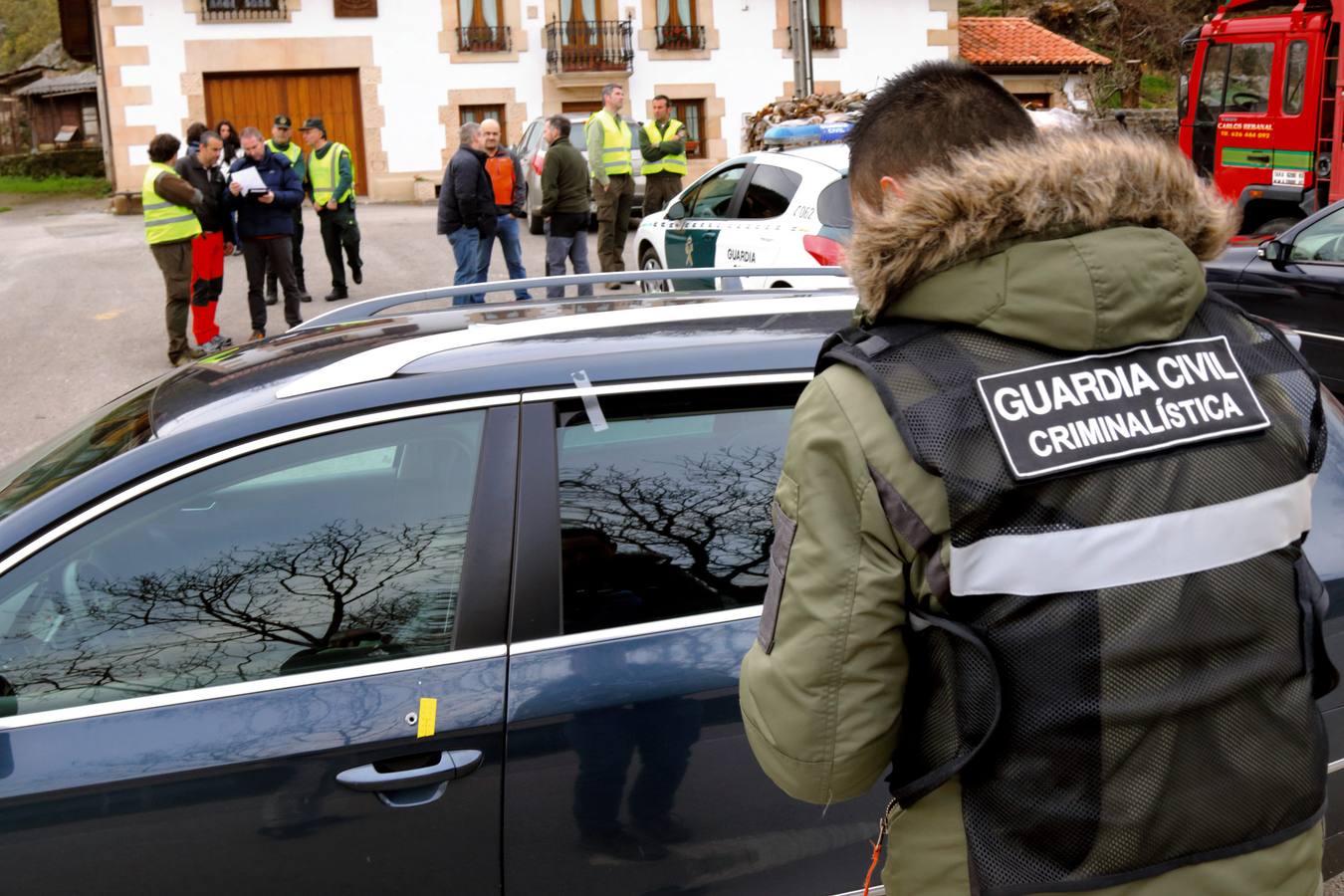 Una bala perdida de un cazador impacta en un coche