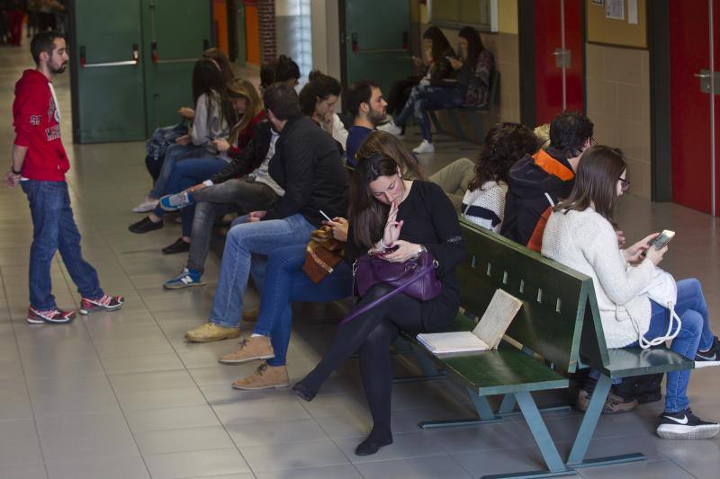 Multitudinario examen de inglés en las facultades de Derecho y Económicas