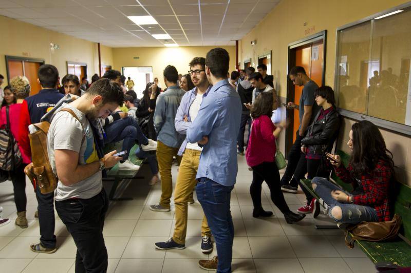 Multitudinario examen de inglés en las facultades de Derecho y Económicas