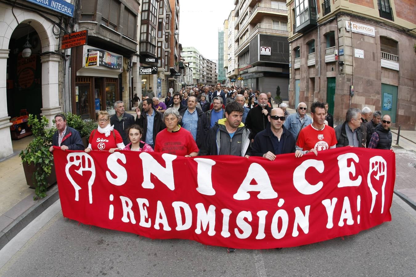 Los trabajadores de Sniace vuelven a tomar las calles