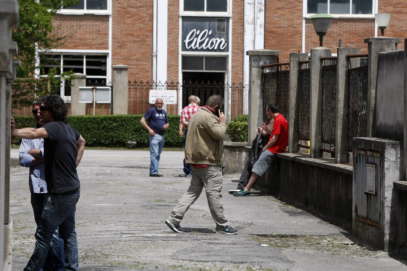 Sniace da marcha atrás en la reversión de los despidos