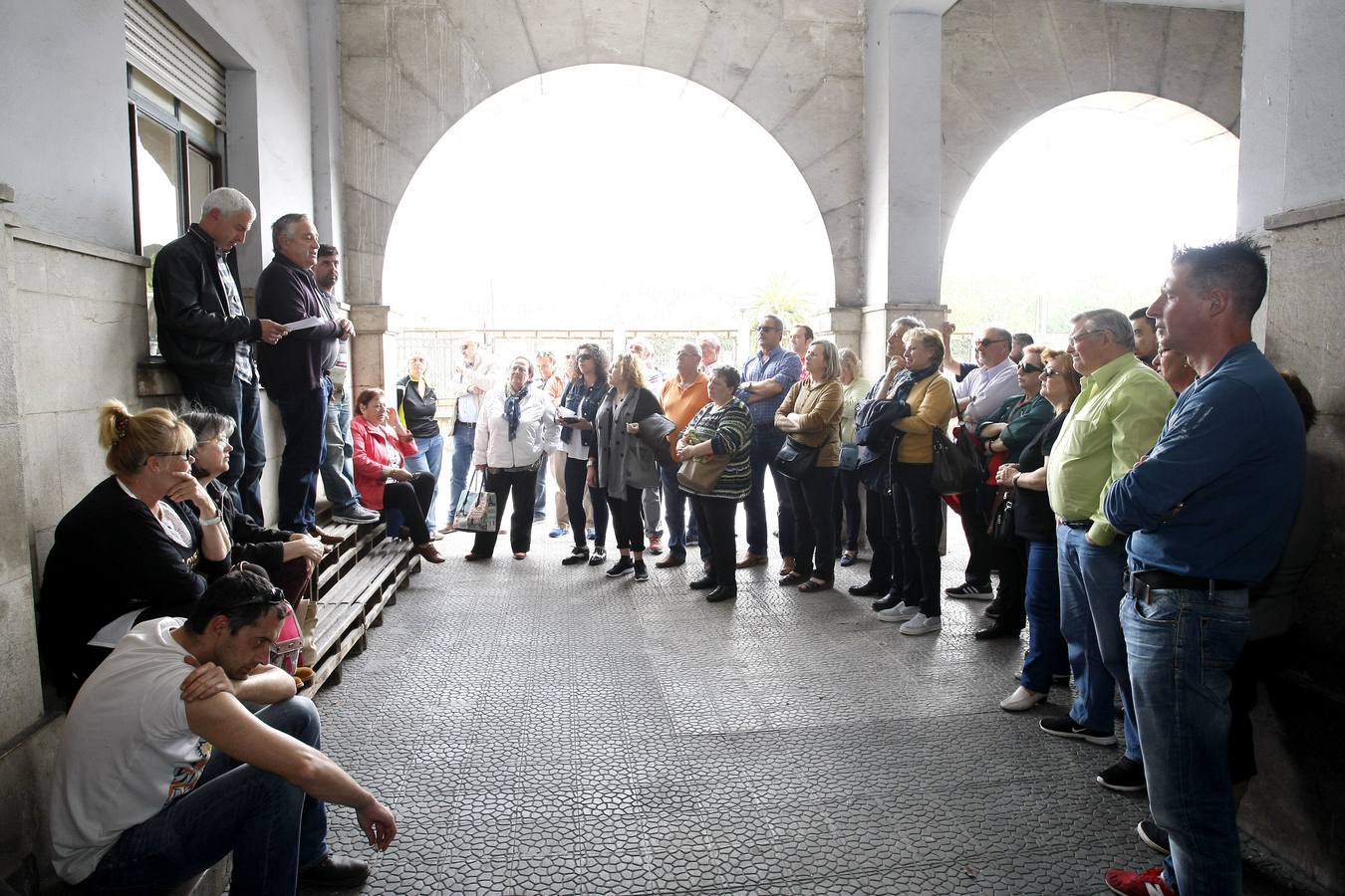 Sniace da marcha atrás en la reversión de los despidos