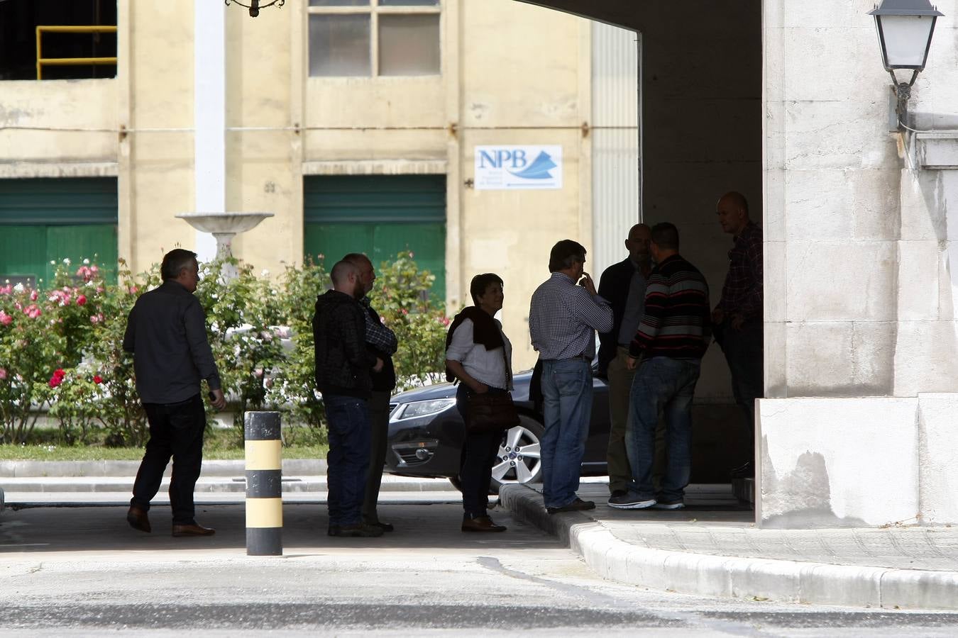 Sniace da marcha atrás en la reversión de los despidos