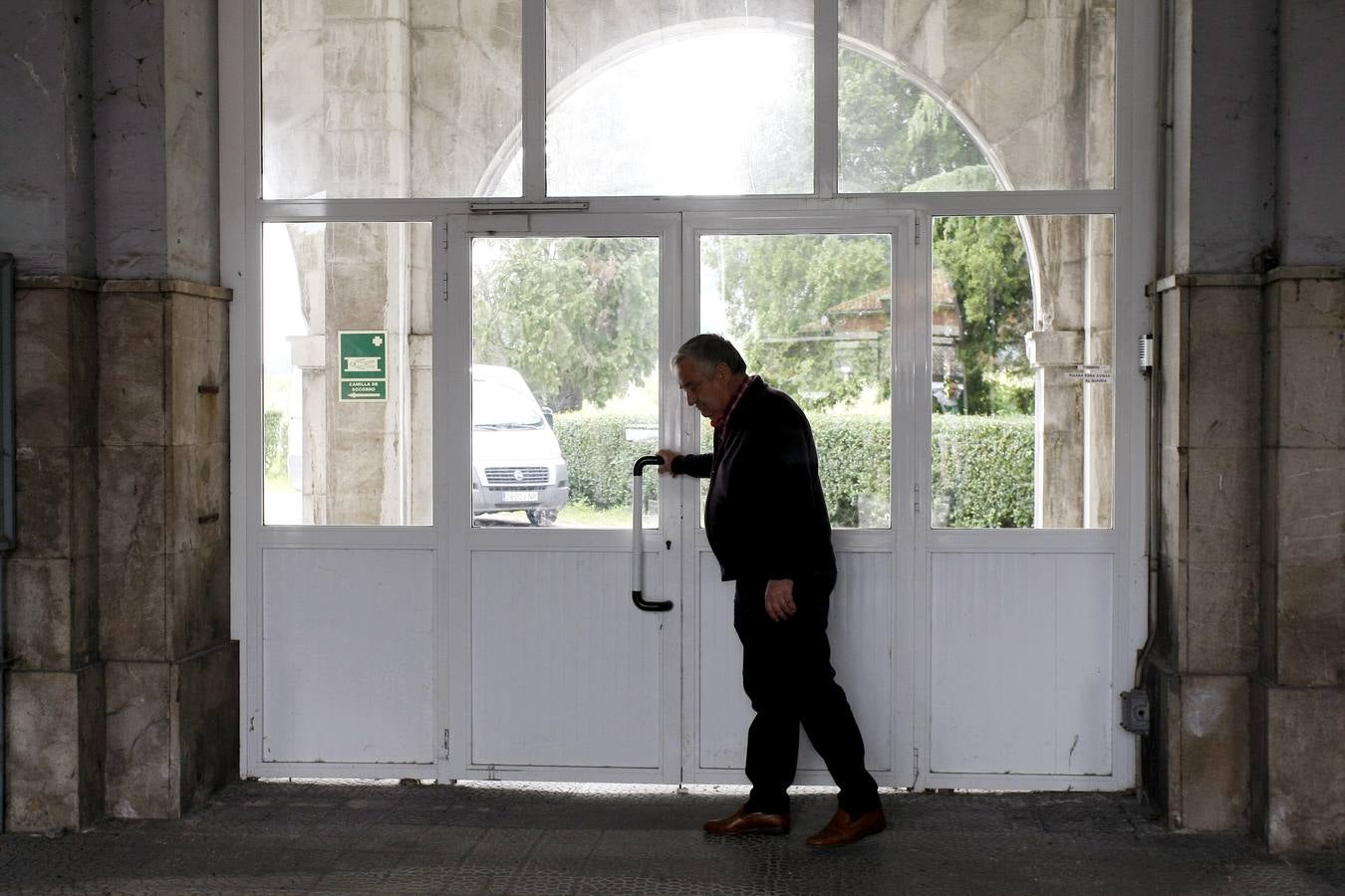 Sniace se &quot;reinventa&quot; con la firma de un acuerdo laboral que permitirá abrir la fábrica en dos meses