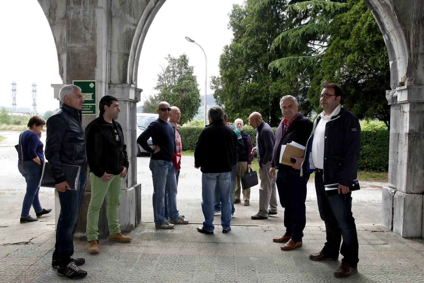 Sniace se &quot;reinventa&quot; con la firma de un acuerdo laboral que permitirá abrir la fábrica en dos meses