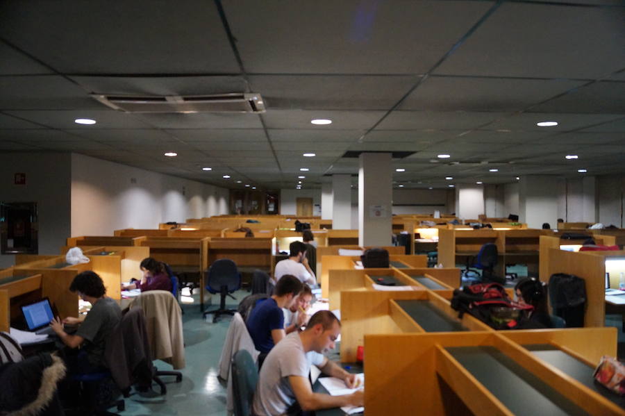 Más de 50 estudiantes secundaron el encierro nocturno en el Paraninfo de la UC