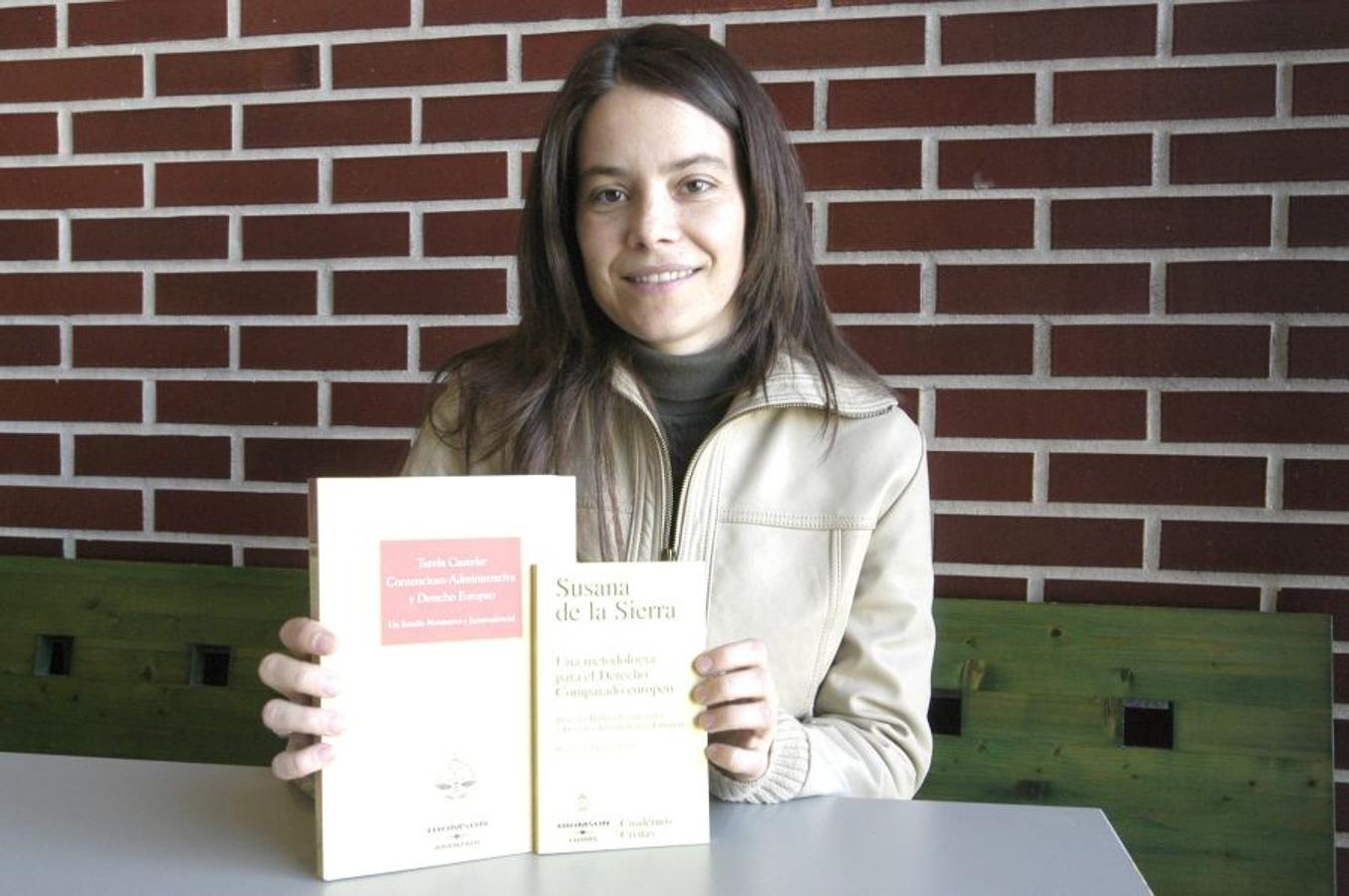 Susana de la Sierra es, desde 2003,  profesora de Derecho Administrativo de la Universidad de Castilla-La Mancha.