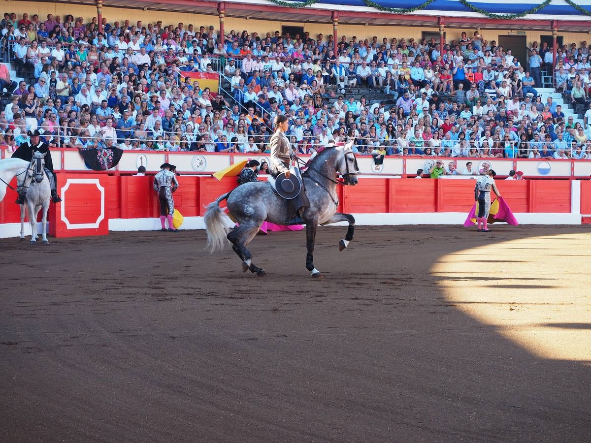 Tarde de rejoneadores en Cuatro Caminos