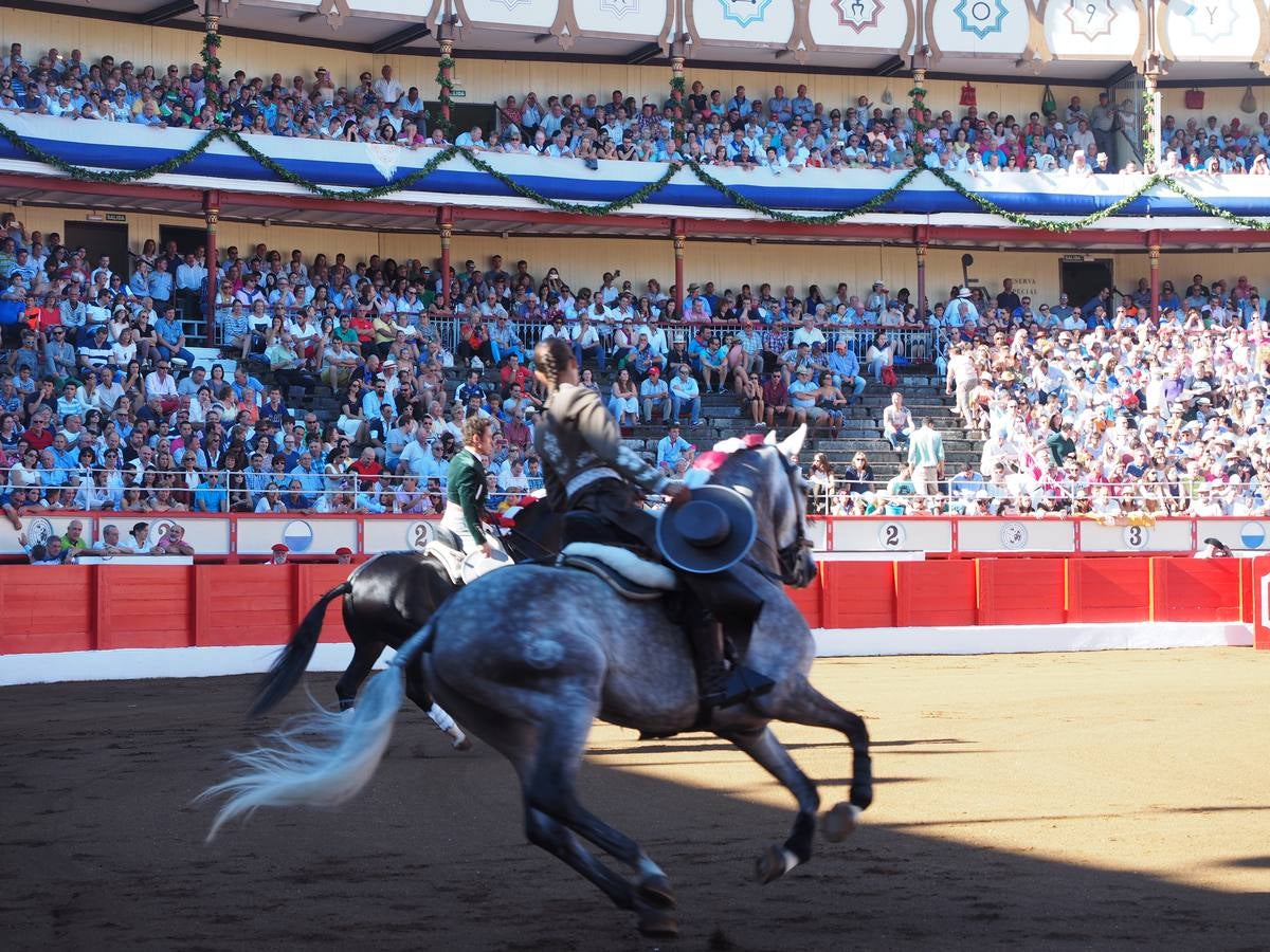 Tarde de rejoneadores en Cuatro Caminos