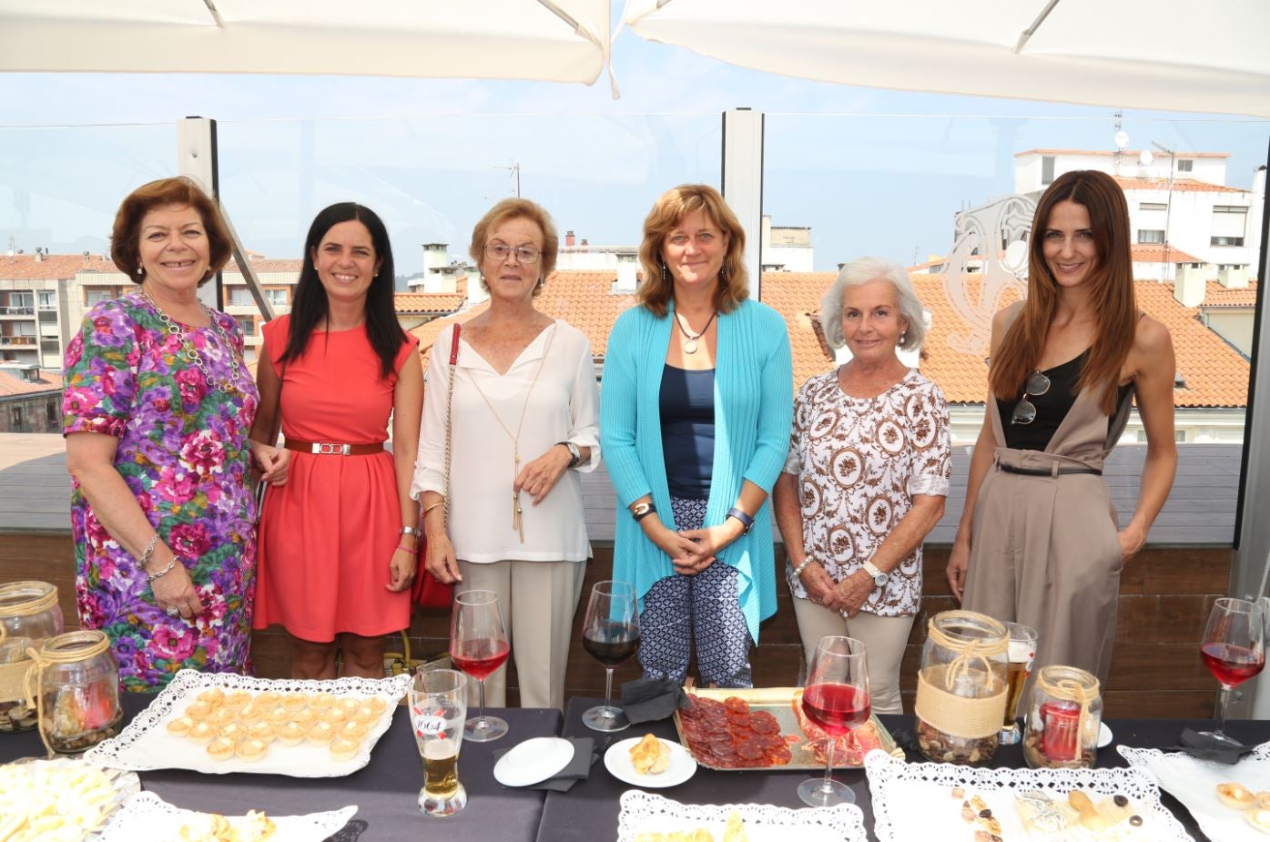 Pilar Bolado, Berta Pacheco, Angela Alegría, Natividad Fernández, Georgina Font y Marta Mena.