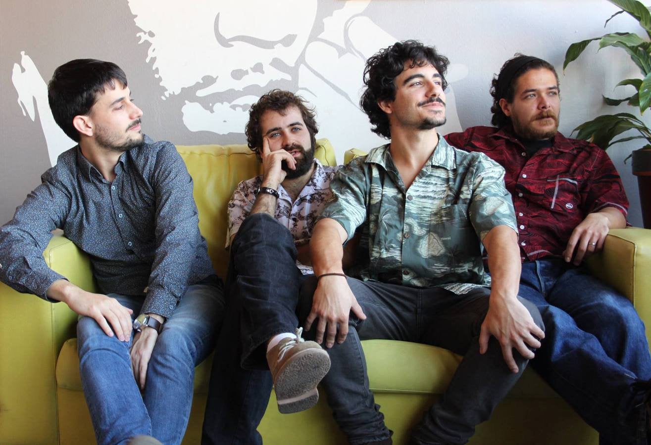 El estilo de Mighty Vamp se mueve entre el funk más añejo y el groove/funk más actual. Lucas de Mulder (guitarra), Andrés Chapapote (organo hammond), Juan Upegui (batería) y Nata Estévez (saxo alto) forman el grupo, un cuarteto instrumental de acid jazz, funk y boogalo. Infectados desde sus inicios por el virus del funk, han aprendido de los más grandes (de Ray Charles a Grat Green).