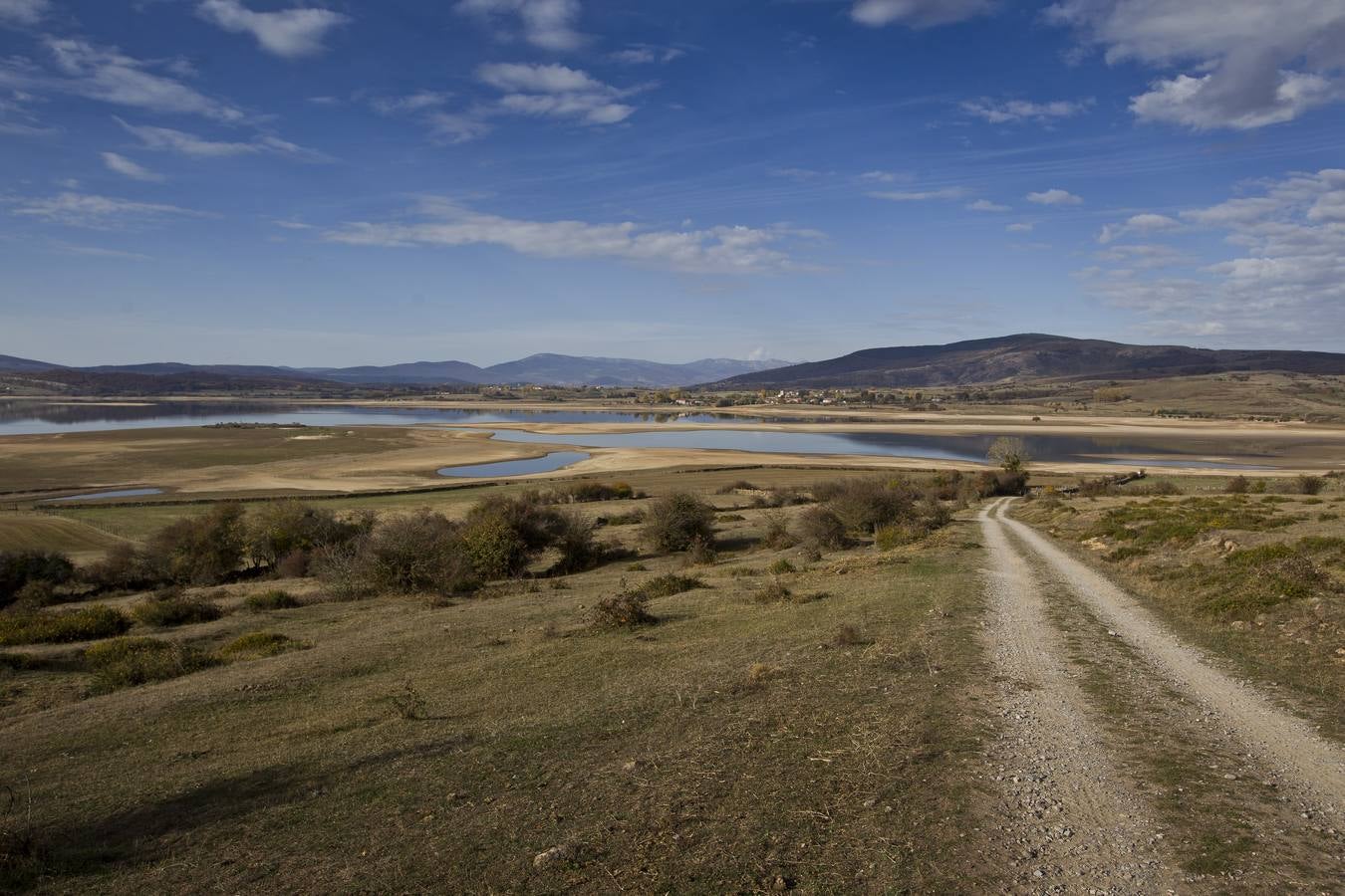 El Pantano del Ebro se encuentra ya en el tercer nivel más bajo de los diez últimos años