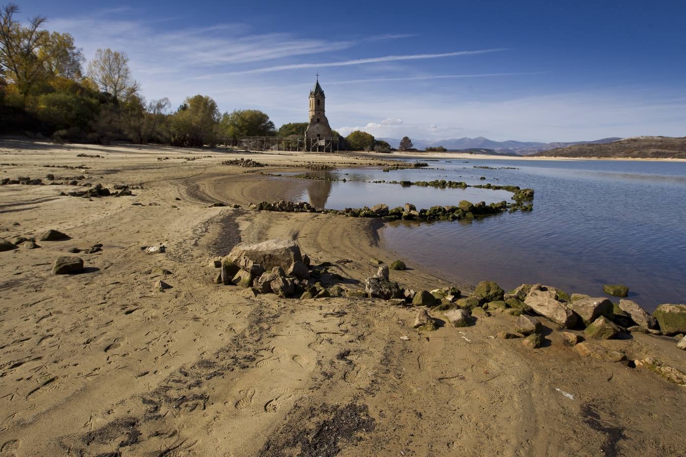 El Pantano del Ebro se encuentra ya en el tercer nivel más bajo de los diez últimos años