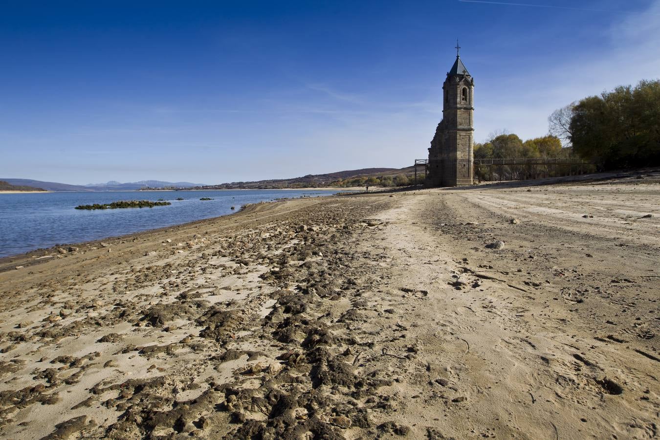 El Pantano del Ebro se encuentra ya en el tercer nivel más bajo de los diez últimos años