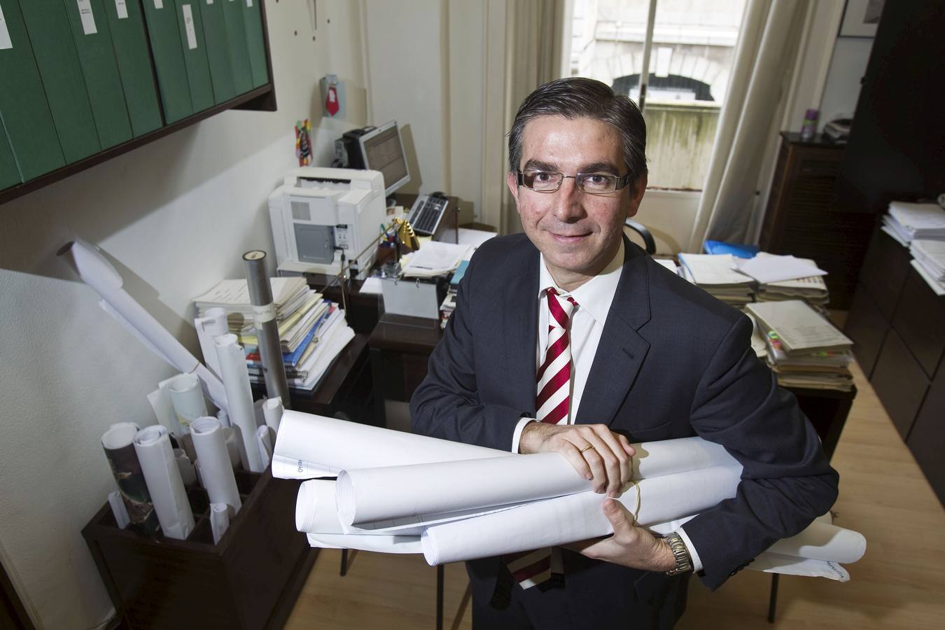 2010. El concejal César Díaz en su despacho.