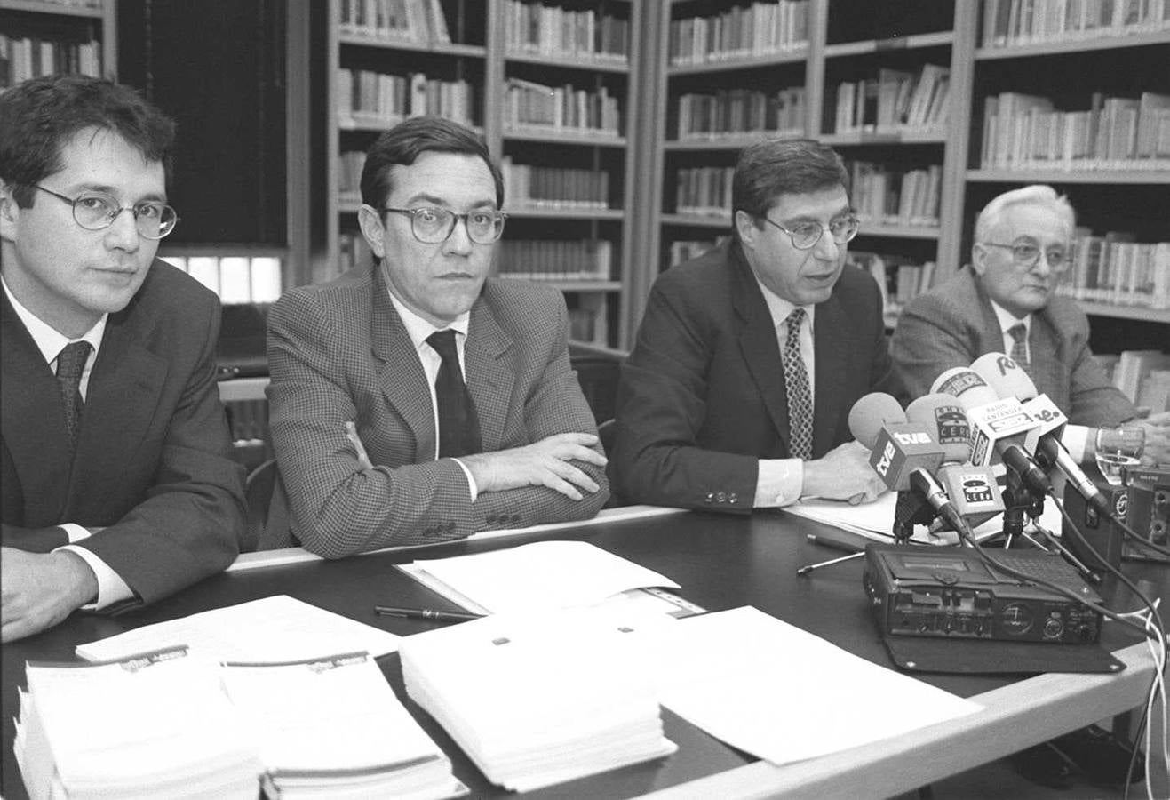 1998. Equipo de Gobierno de la UIMP, encabezado por el rector, José Luis García Delgado durante la presentación del programa académico de invierno.