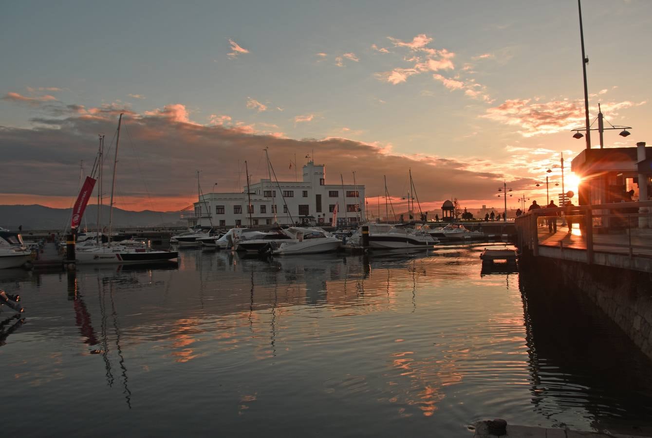 Los barcos de Puertochico, al atardecer.