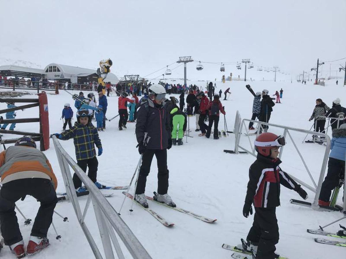 Buen ambiente en la estación de esquí de Alto Campoo
