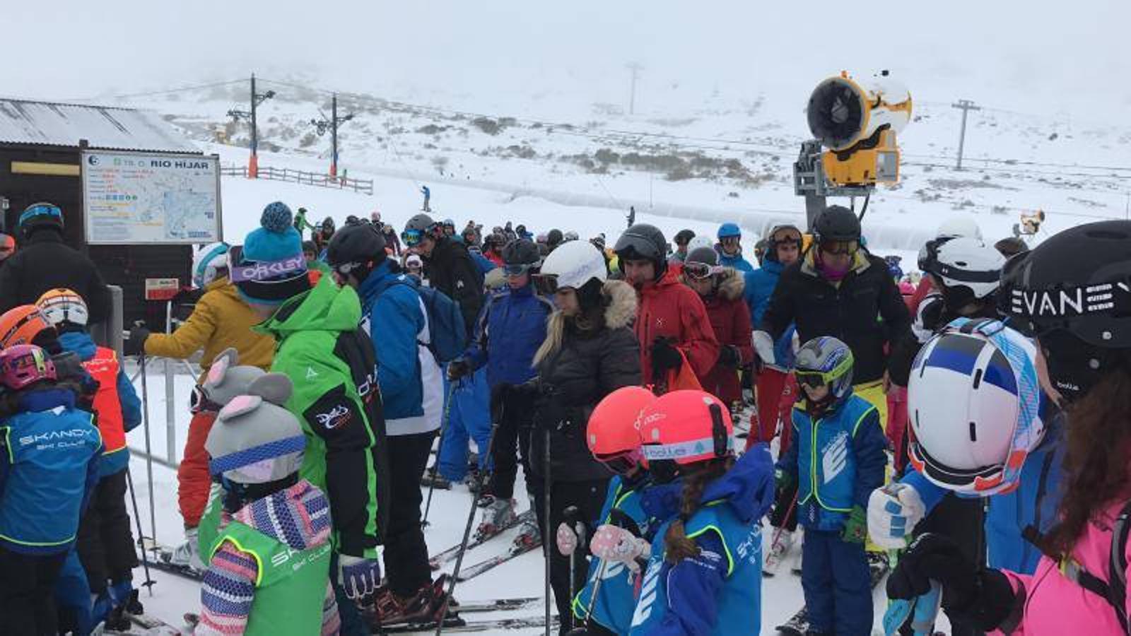 Buen ambiente en la estación de esquí de Alto Campoo