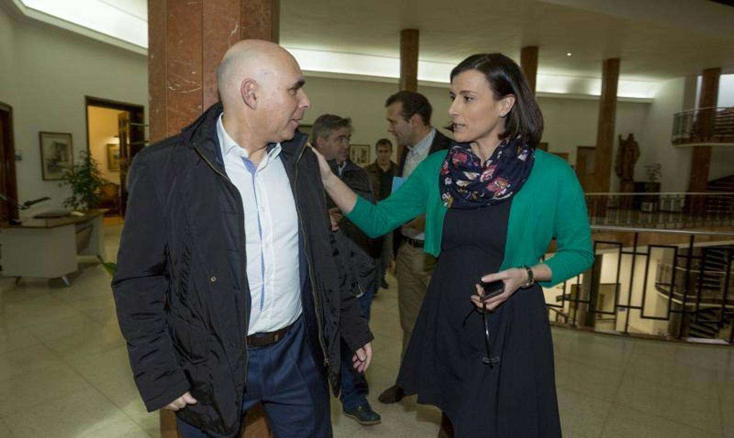 Las divertidas imágenes de la firma del convenio