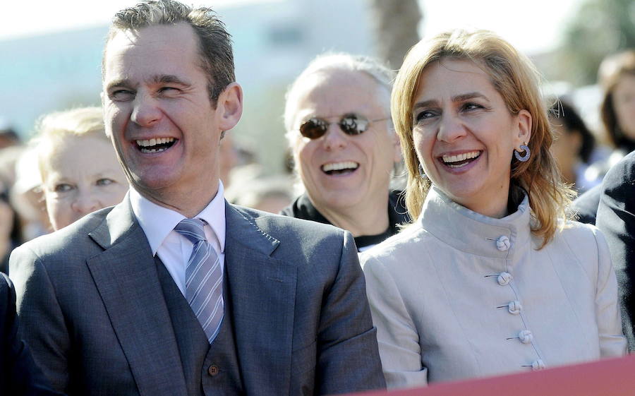 Iñaki Urdangarín y la Infanta Cristina, duques de Palma, se ríen a carcajadas durante la inauguración del nuevo edificio del Museo Salvador Dalí, en San Petersburgo (Florida) (2010).