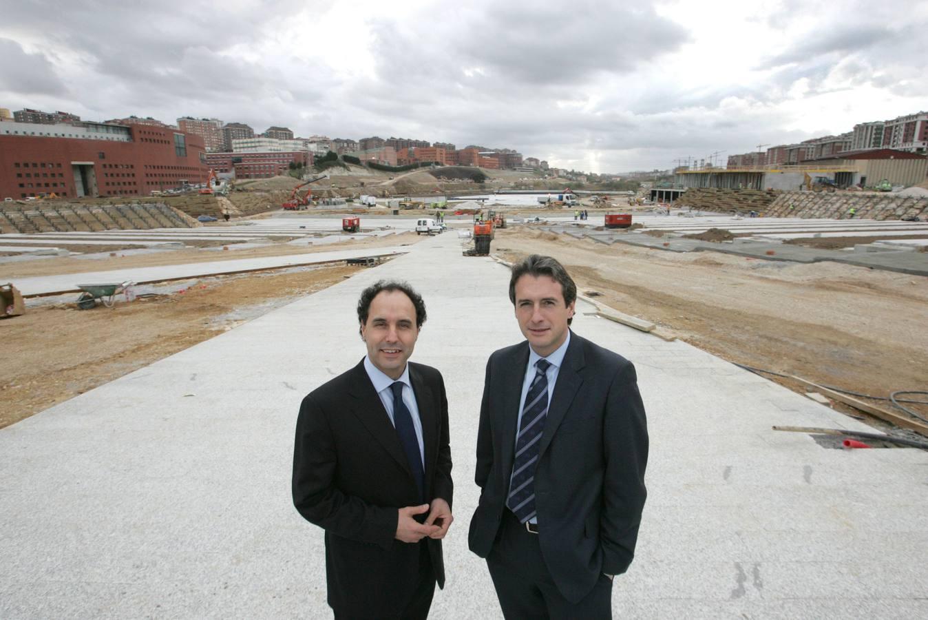 El actual ministro de Fomento, Íñigo de la Serna, junto a Diego en las obras de Las Llamas en 2007.