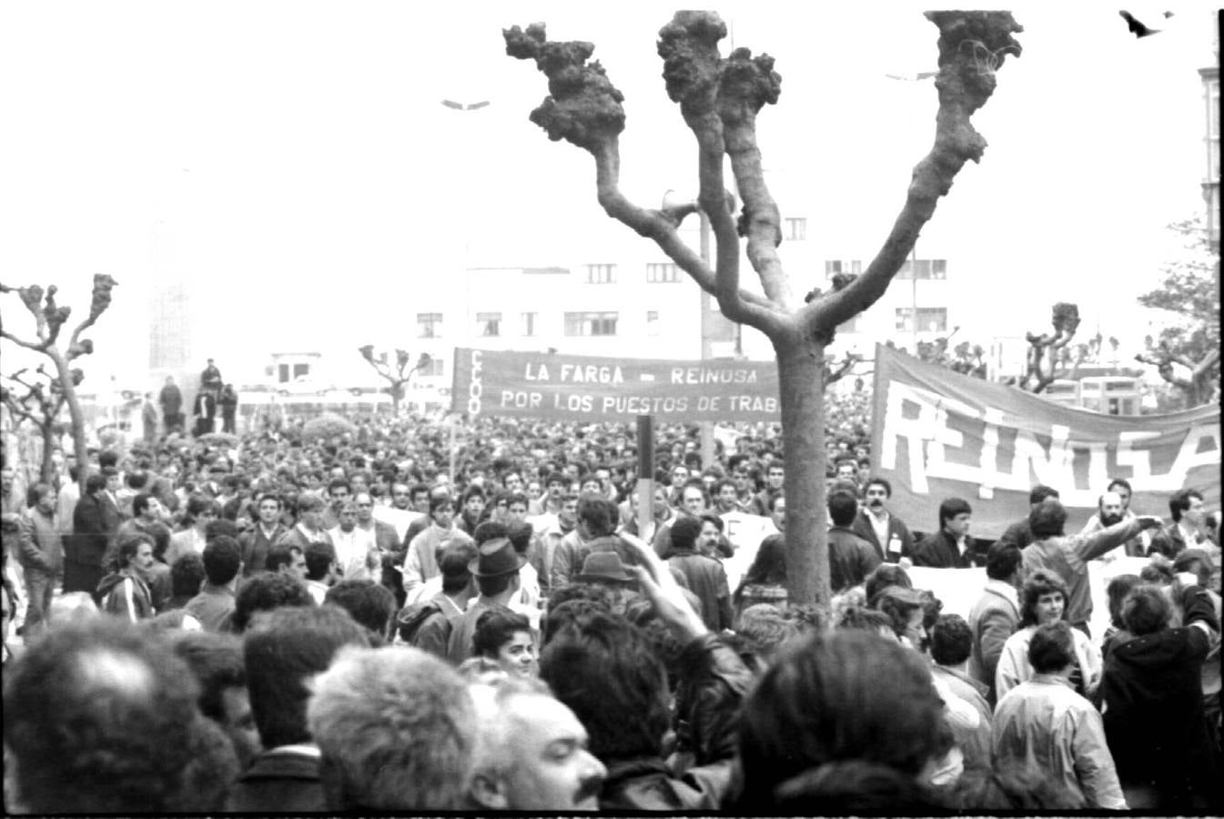 Manifestación celebrada en Santander contra la reconversión industrial en Reinosa, en 1987.