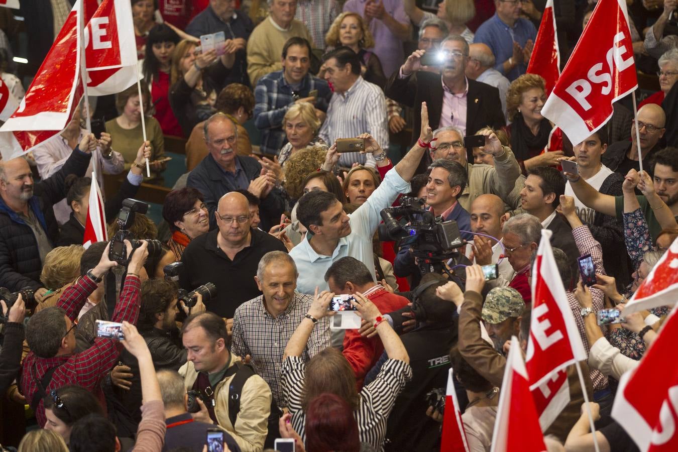 Mitin del PSOE con Pedro Sánchez, en el Paraninfo de la UC