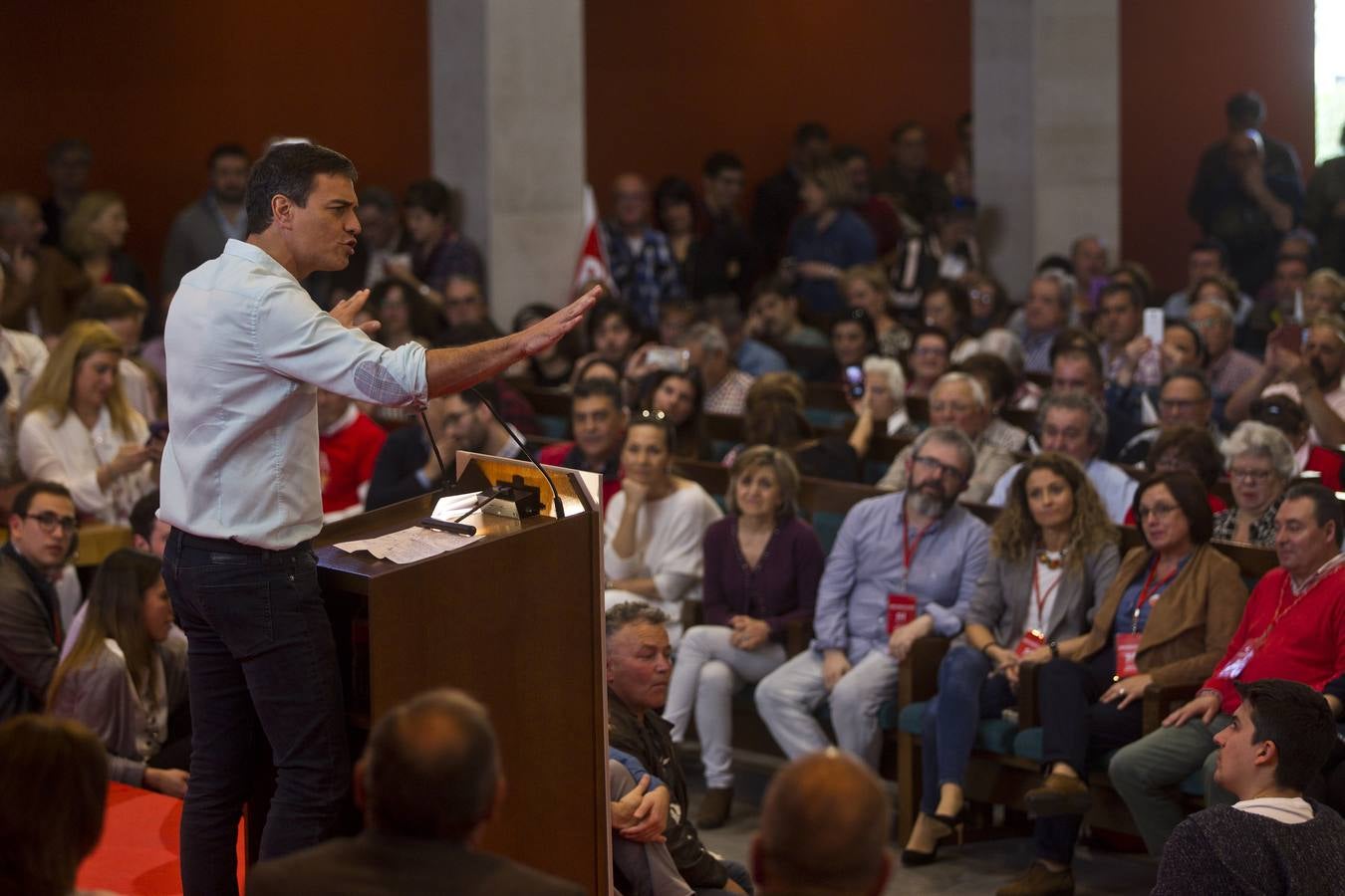 Mitin del PSOE con Pedro Sánchez, en el Paraninfo de la UC