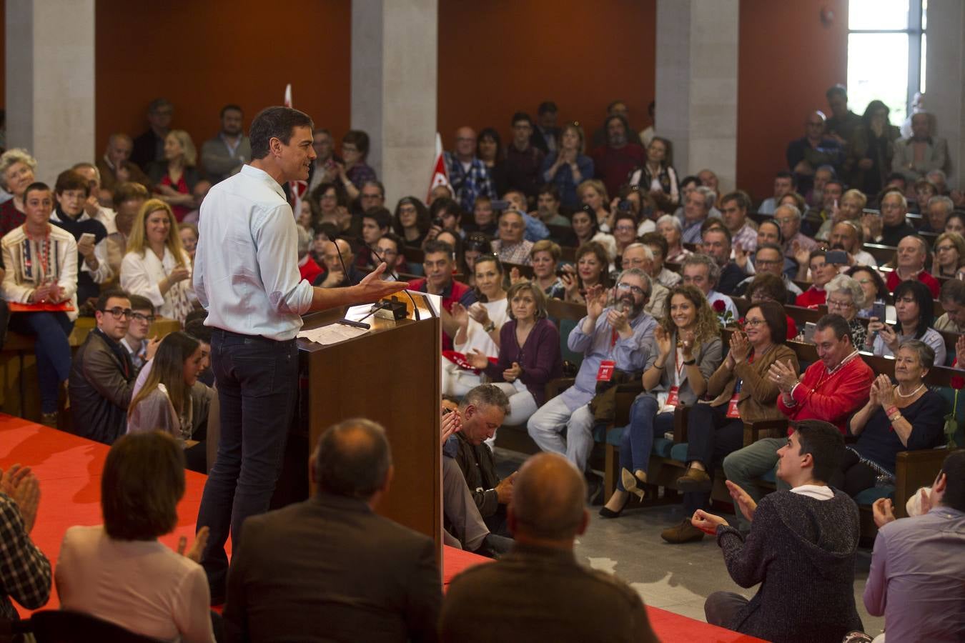 Mitin del PSOE con Pedro Sánchez, en el Paraninfo de la UC