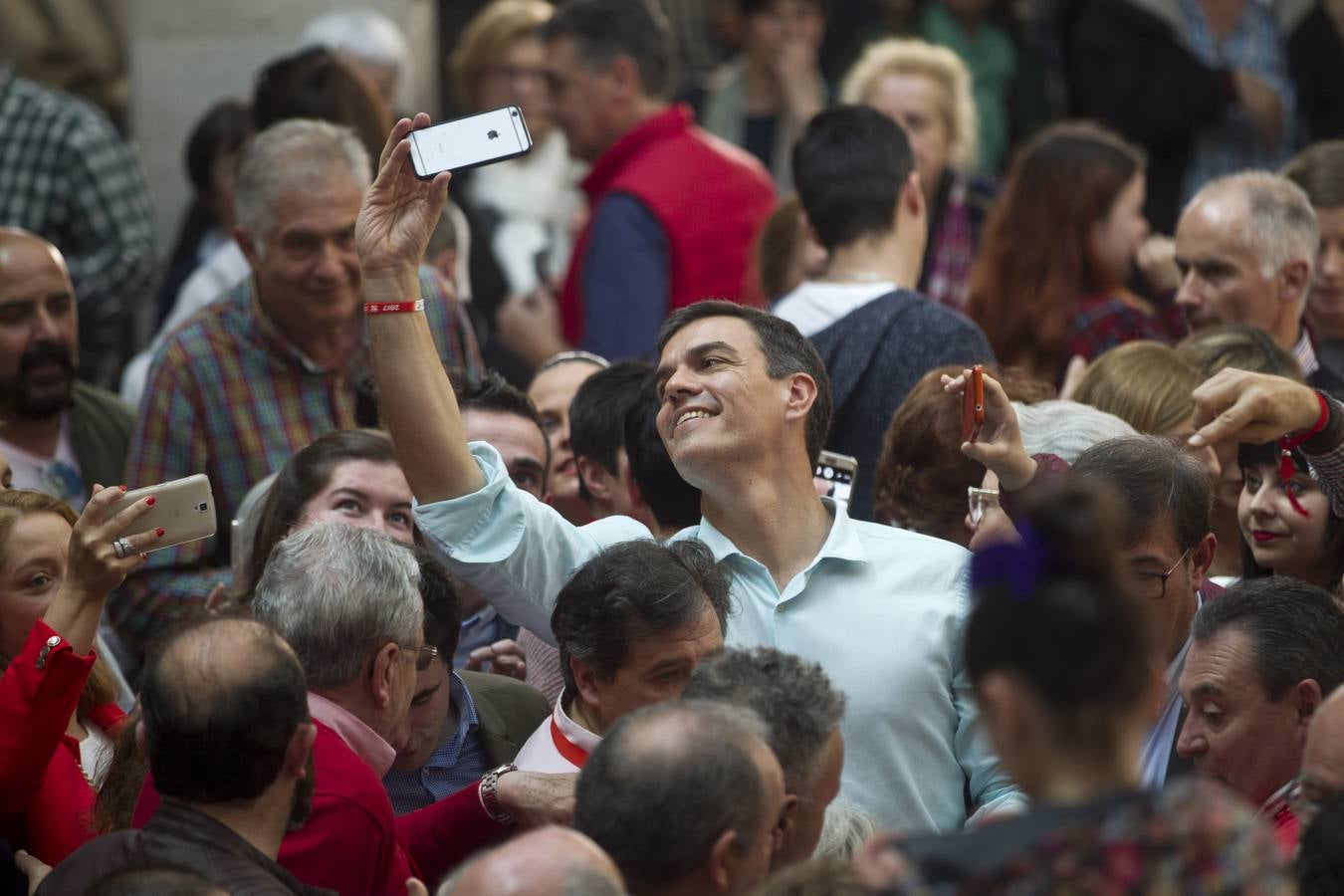 Mitin del PSOE con Pedro Sánchez, en el Paraninfo de la UC