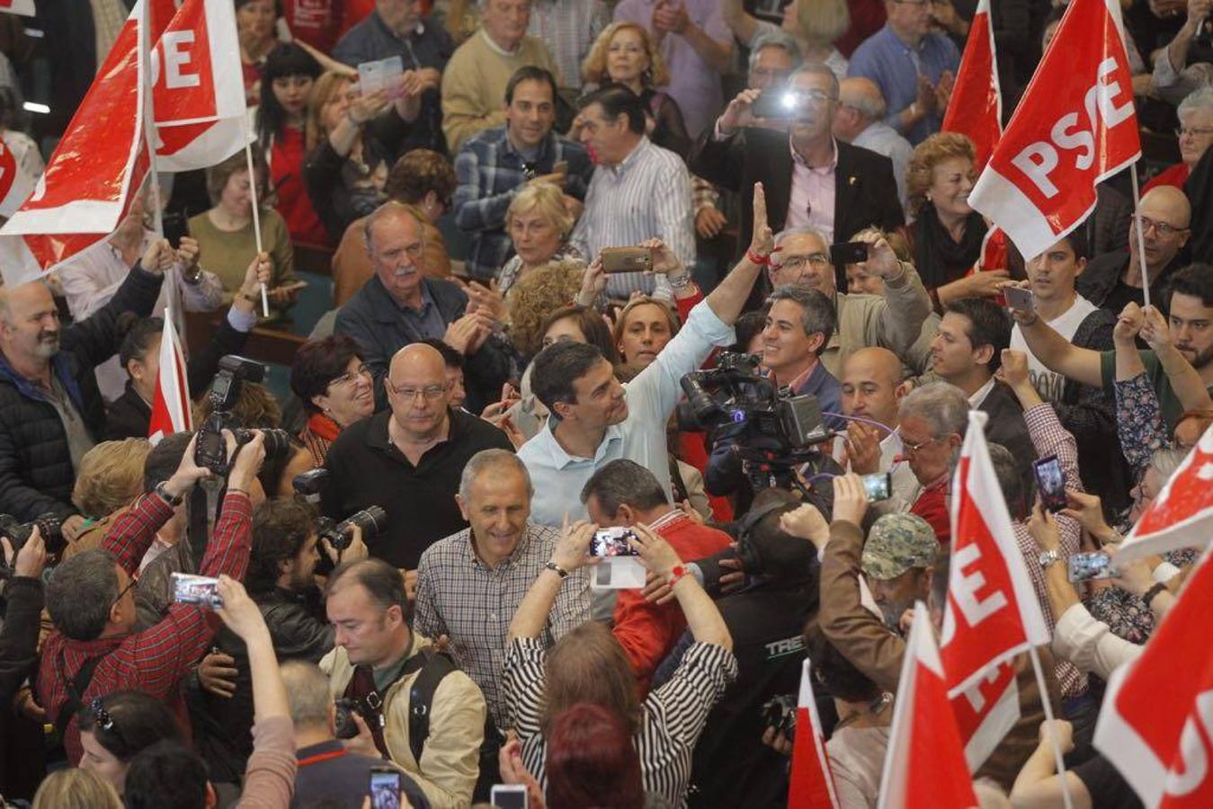 Mitin del PSOE con Pedro Sánchez, en el Paraninfo de la UC