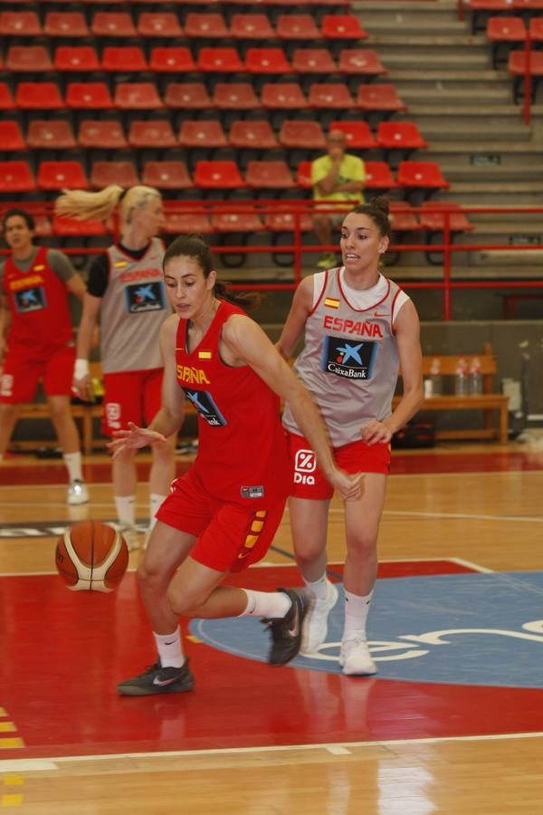 La selección española fememina entrena en Torrelavega