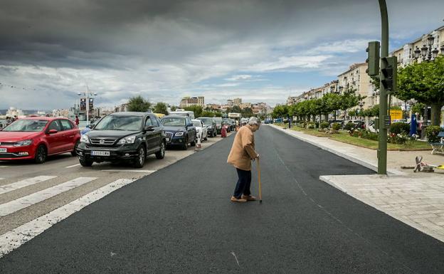 Asfaltado del Paseo Pereda dentro de las obras del Metro-TUS, en Santander