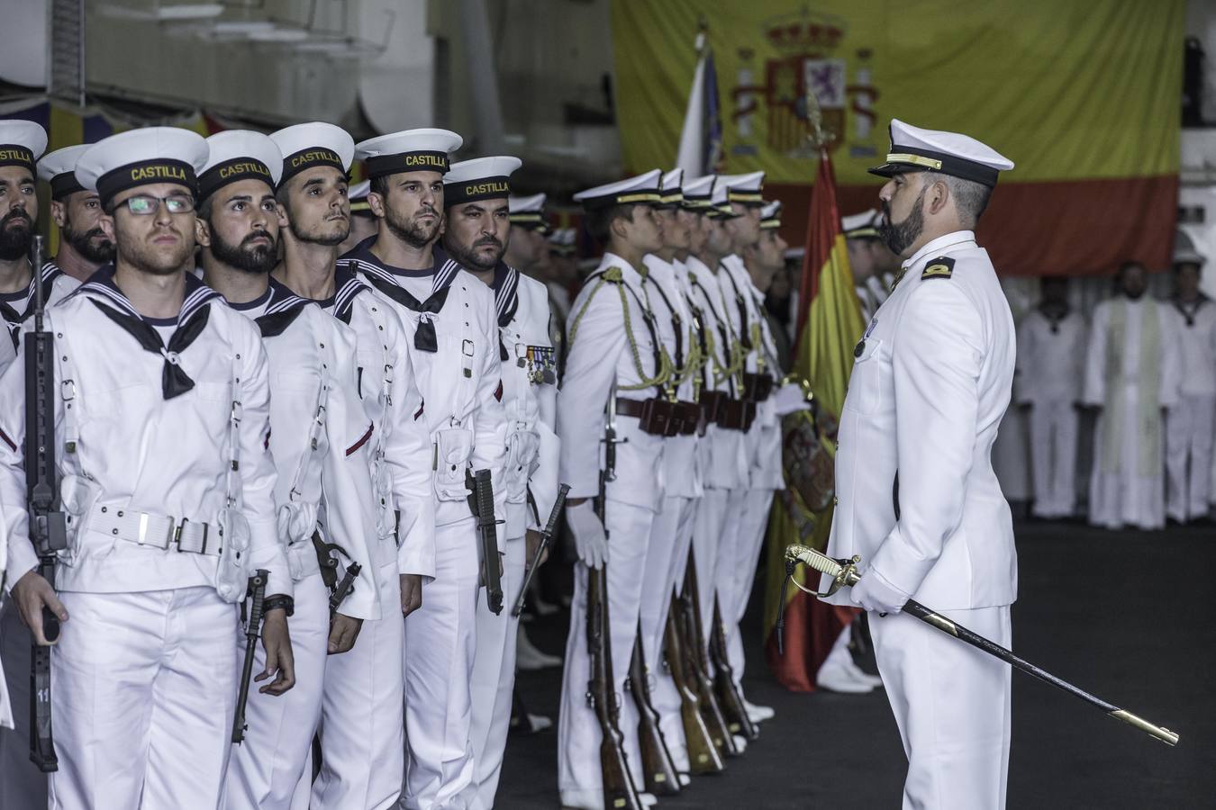 Entrega de la bandera de guerra al buque de la armada «Castilla», a cargo de Ruth Beitia