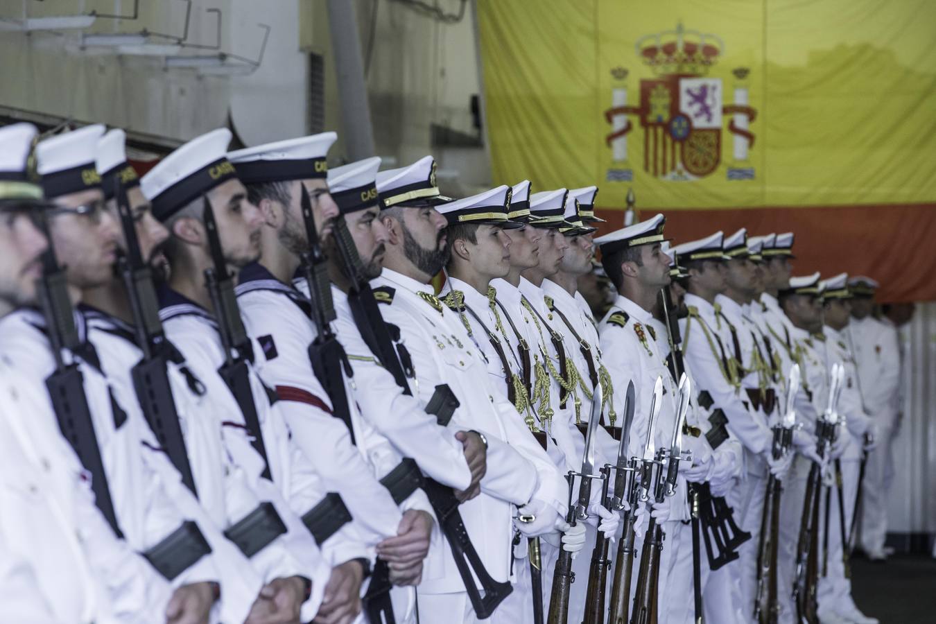 Entrega de la bandera de guerra al buque de la armada «Castilla», a cargo de Ruth Beitia