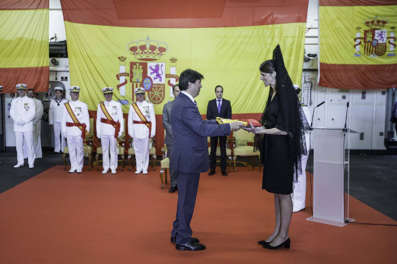 Entrega de la bandera de guerra al buque de la armada «Castilla», a cargo de Ruth Beitia