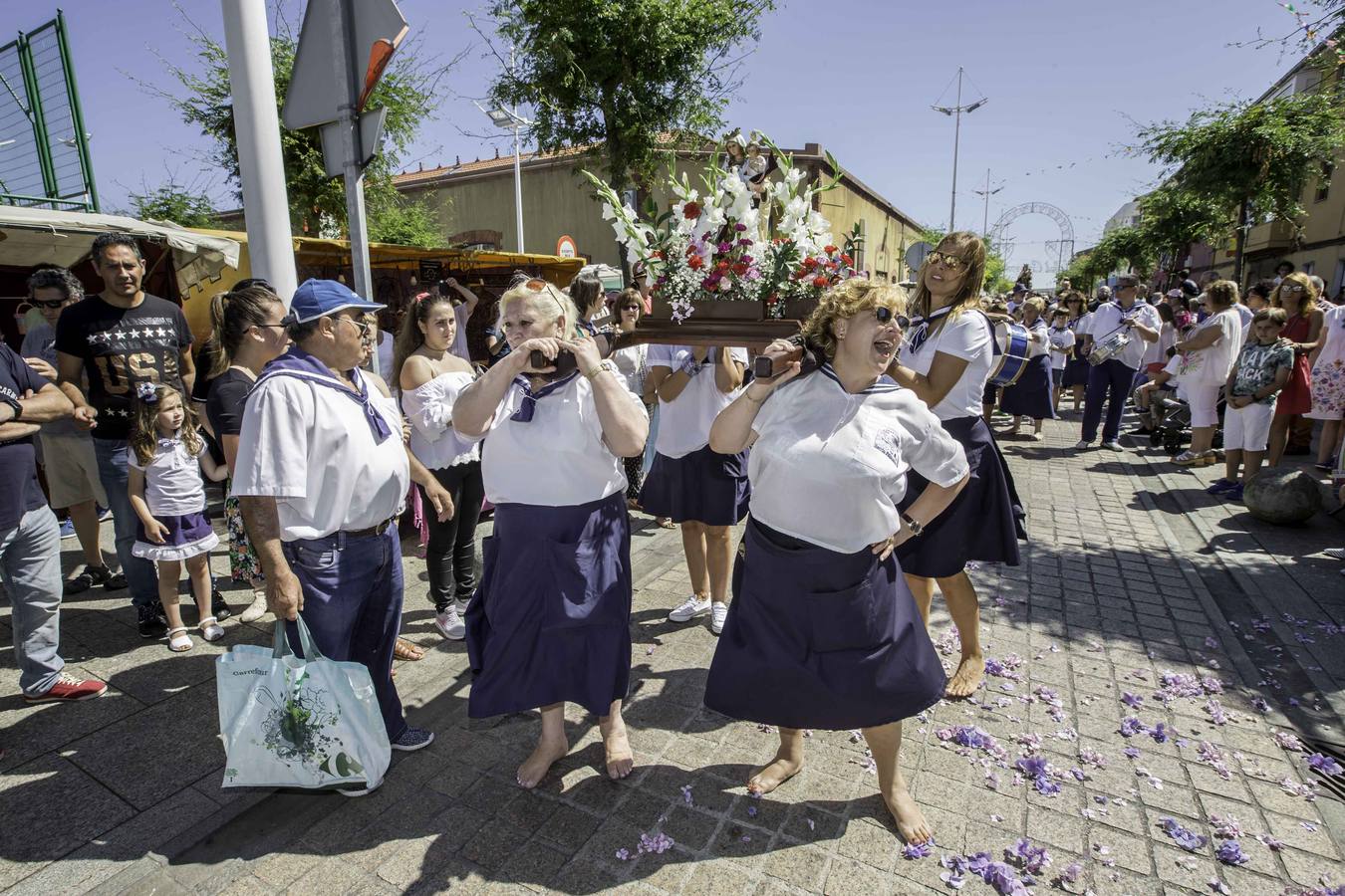 Los vecinos del Barrio Pesquero celebran las fiestas del Carmen