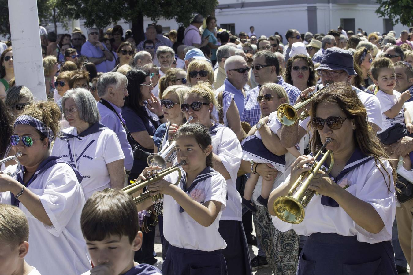 Los vecinos del Barrio Pesquero celebran las fiestas del Carmen