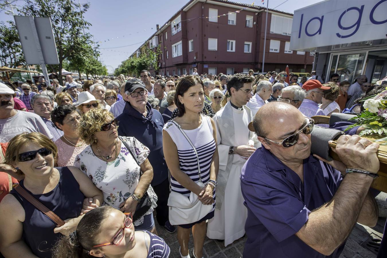 Los vecinos del Barrio Pesquero celebran las fiestas del Carmen