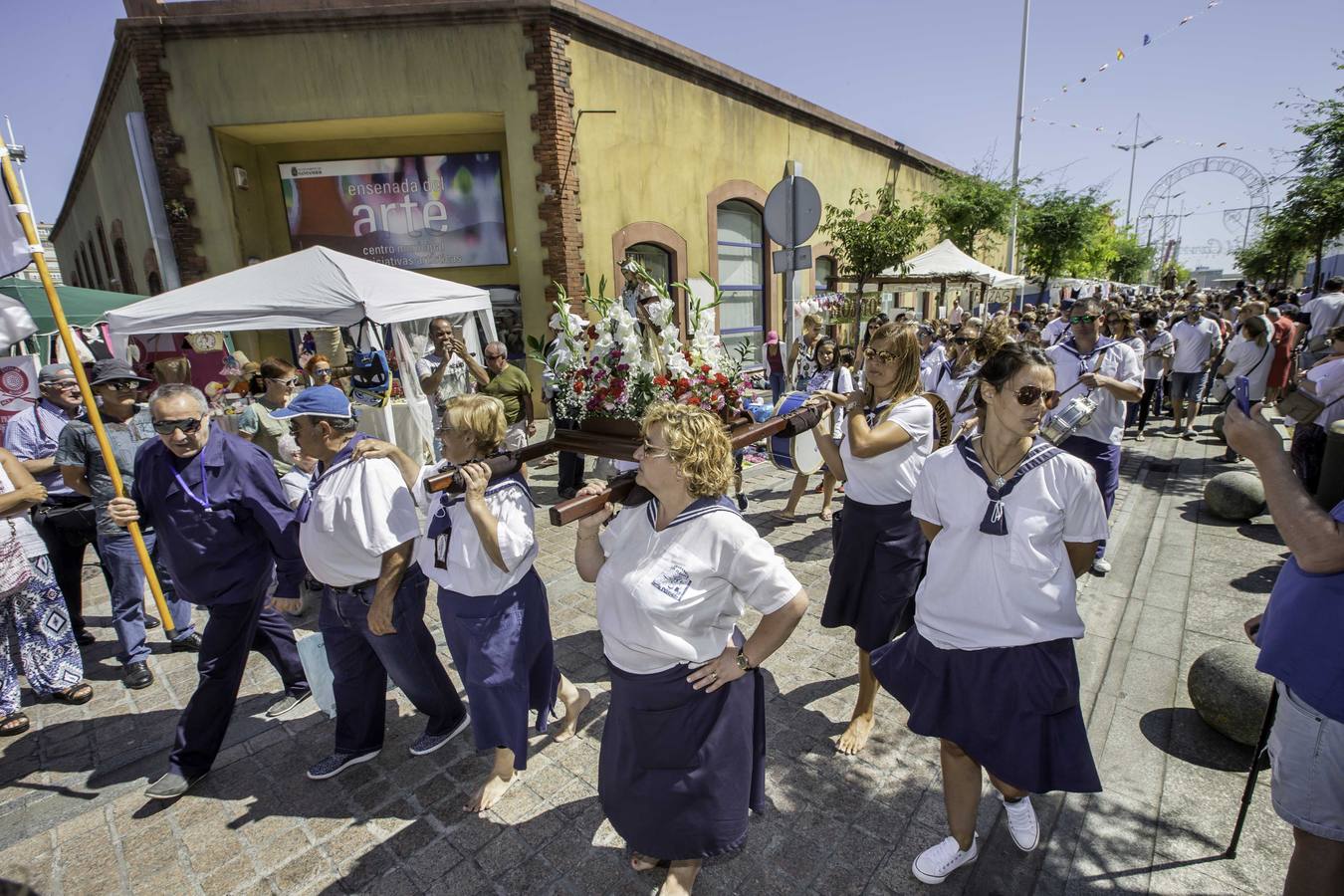 Los vecinos del Barrio Pesquero celebran las fiestas del Carmen