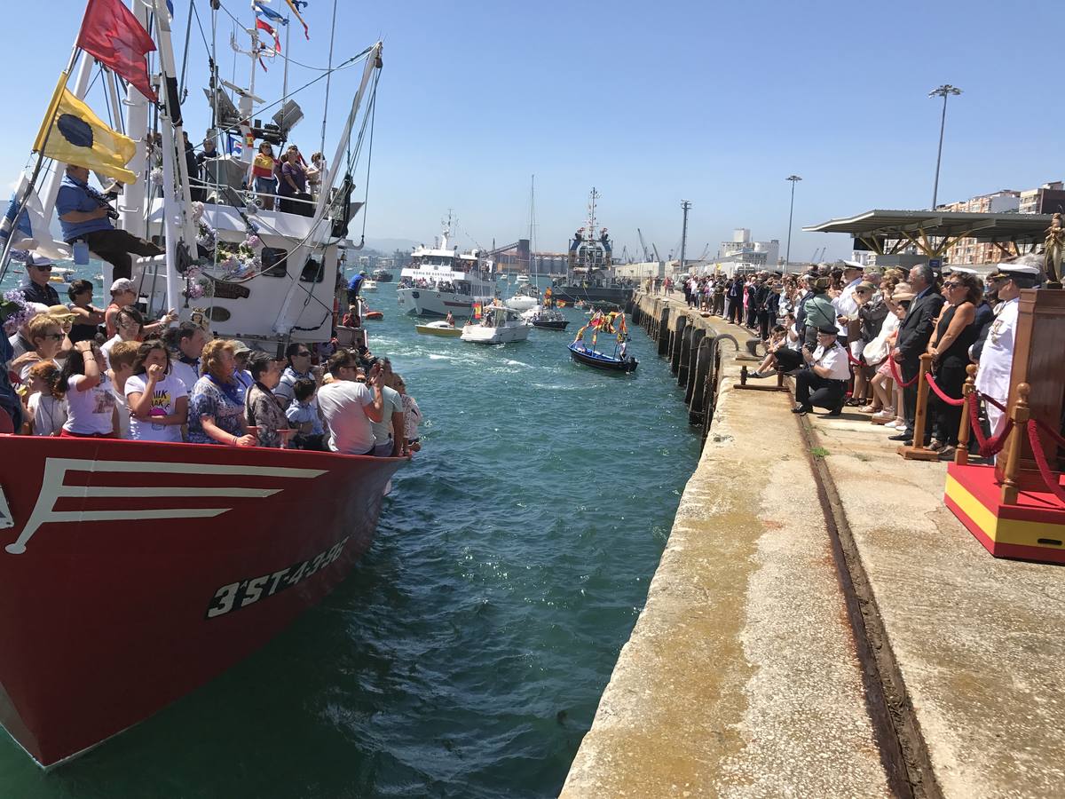 Los vecinos del Barrio Pesquero celebran las fiestas del Carmen