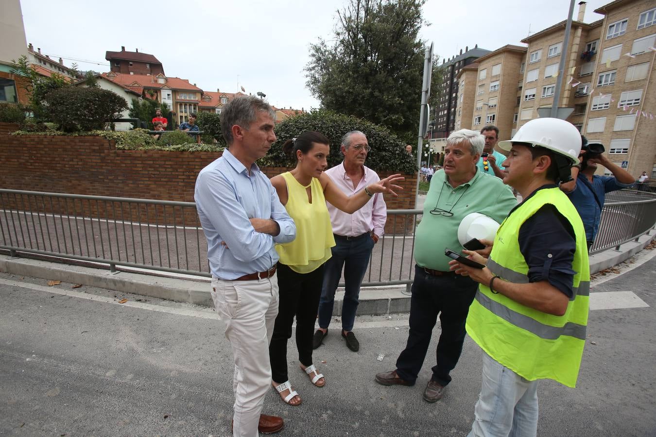 Se derrumba el edificio agrietado de la calle Sol