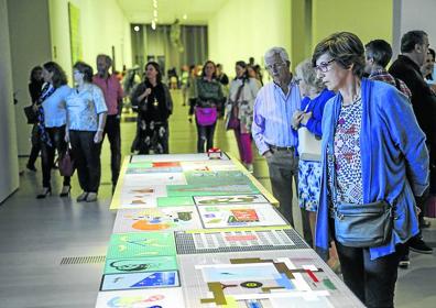 Imagen secundaria 1 - El público ha mostrado una gran respuesta a las exposiciones inaugurales del centro. 